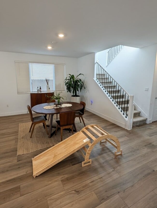 Building Photo - Beautiful and Spacious 4BR 3BA Home in Roseville