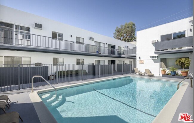Building Photo - 1261 Laurel Ave
