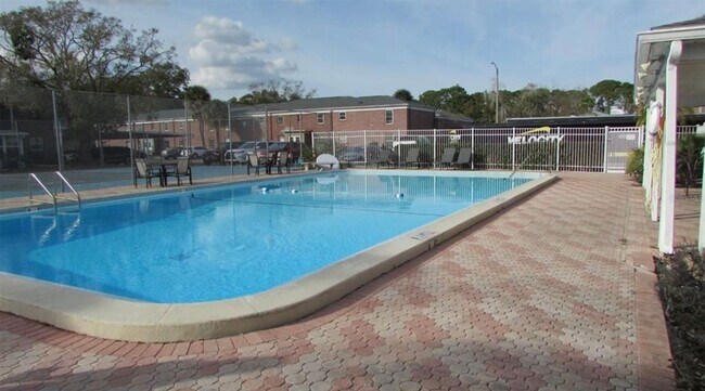 Building Photo - Furnished first floor Brand new renovated apartment