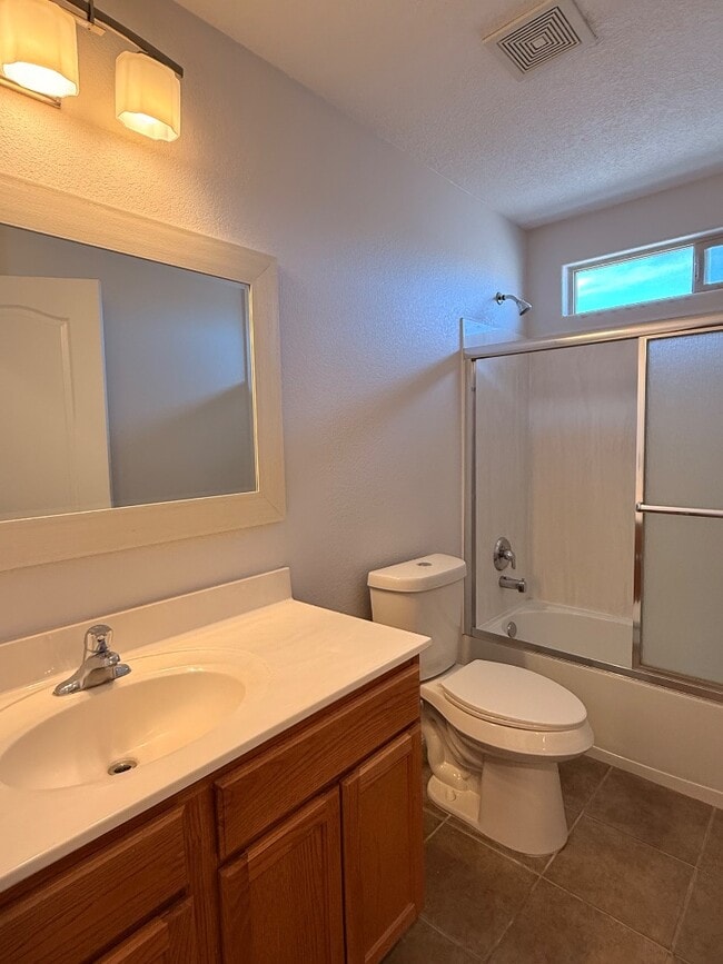 Building Photo - 2148 Vista de Colinas Dr SE