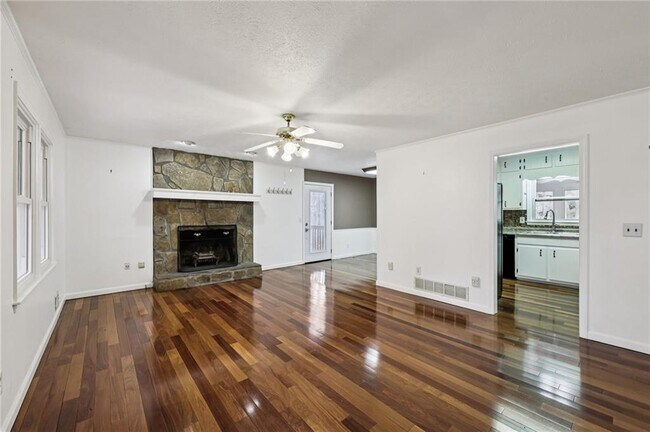 Building Photo - 182 Oak Forest Dr