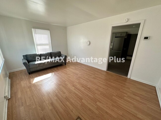 Building Photo - Spacious 4-Bedroom Home in Town of Farmville!