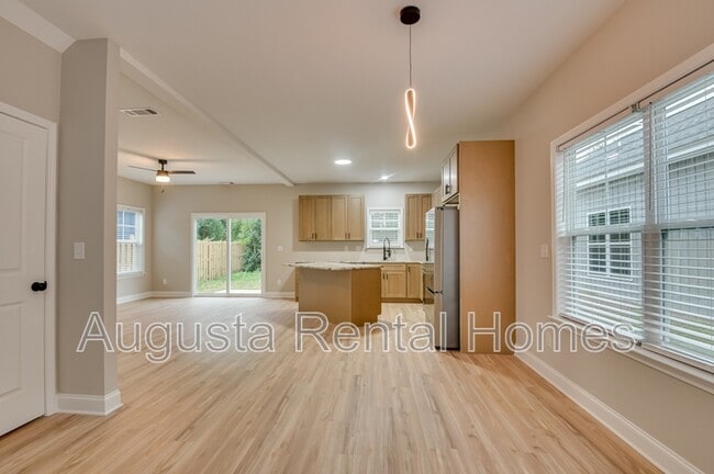 Building Photo - 34 Sherman St