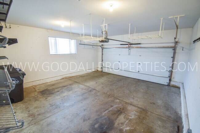Building Photo - 3 Bedroom 2.5 Bath home