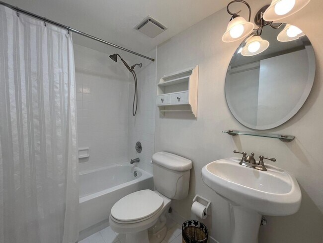 Building Photo - 9030 SW 125th Ave