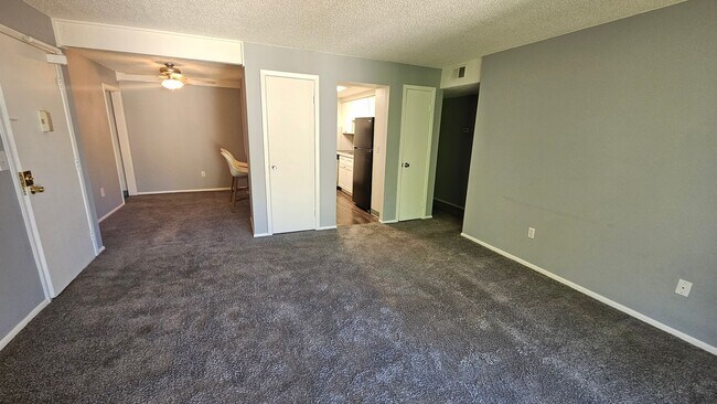 Building Photo - One Bedroom Condo