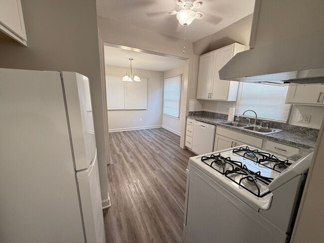 Building Photo - NEW REMODELED- 2 bedroom duplex