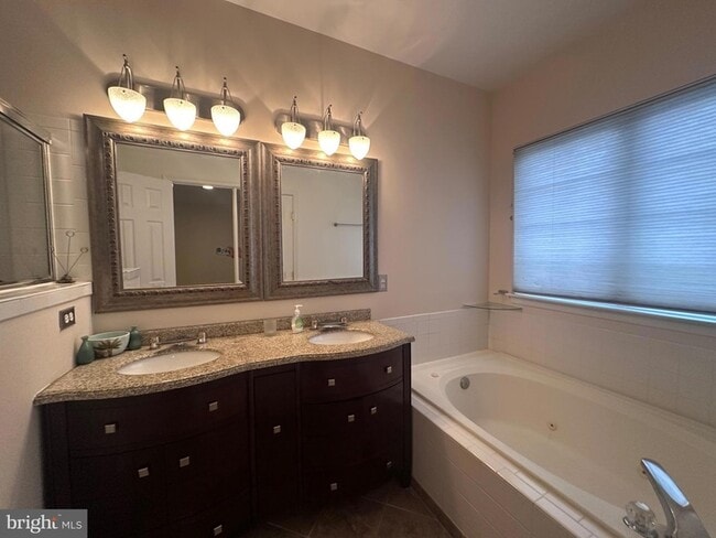 Building Photo - 6493 Powatan Knoll Ct