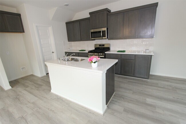 Building Photo - 27802 Western Crk Ct