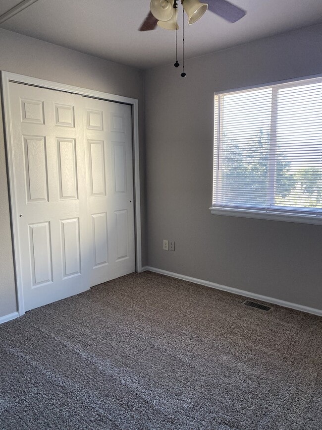 Building Photo - 4 bedroom - Montero