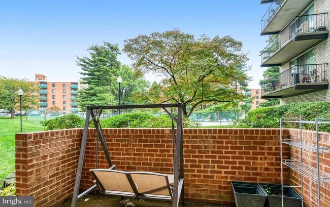 Building Photo - 3245 Rio Dr