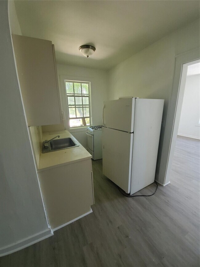 Building Photo - 236 NE 28th St