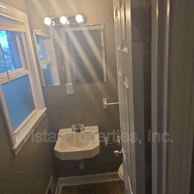 Building Photo - 1622 Haskin Ave