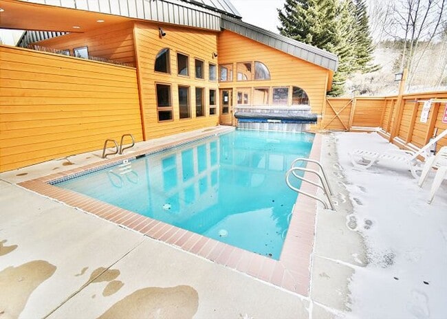 Building Photo - 374 B Ensign Dr