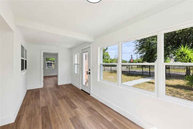 Building Photo - 730 W Swoope Ave