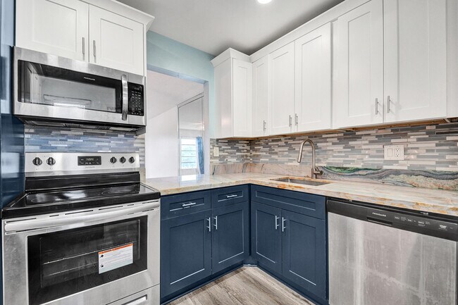 Building Photo - 2430 SW 81st Ave