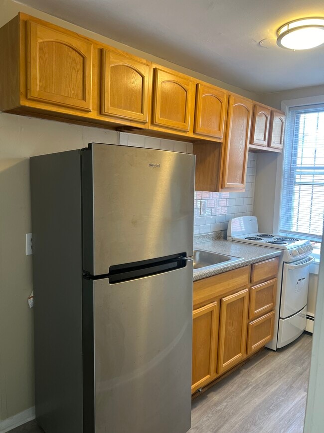 Building Photo - 424 E Girard Ave