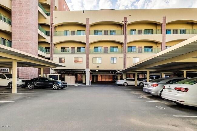 Building Photo - 424 S 2nd St