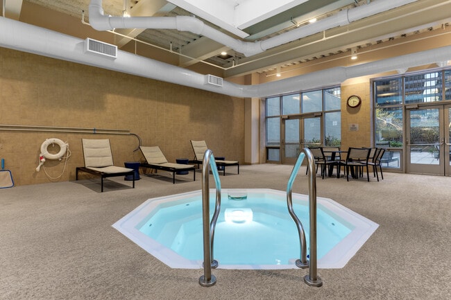 Building Photo - 222 N Columbus Dr