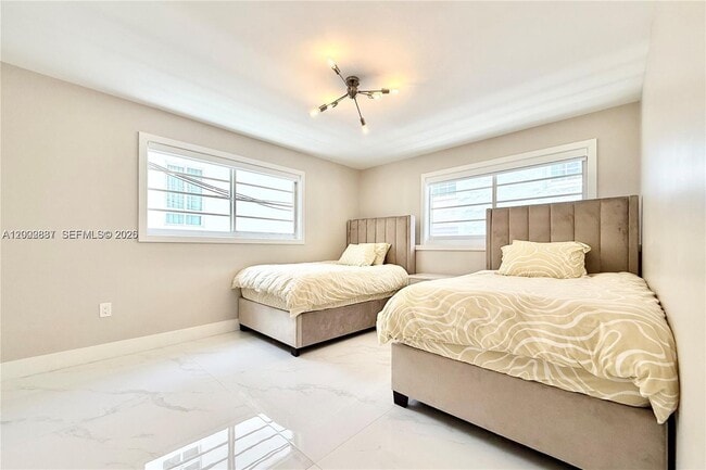 Building Photo - 4122 Collins Ave