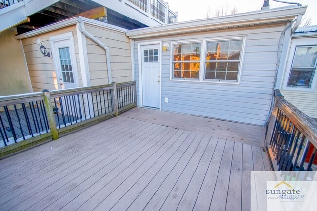 Building Photo - 615 S Glover St