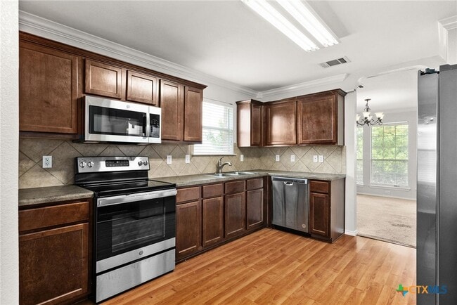 Building Photo - 2002 Isabelle Dr