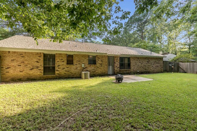 Building Photo - 201 Shadow Cove