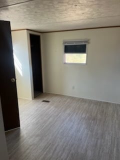 Building Photo - L-4