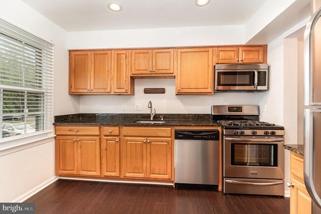 Building Photo - 2168 Mayflower Dr