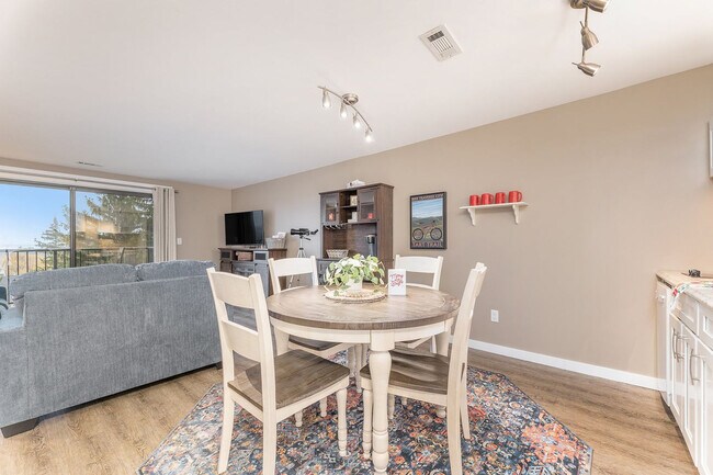 Building Photo - 5056 Valleyway Dr