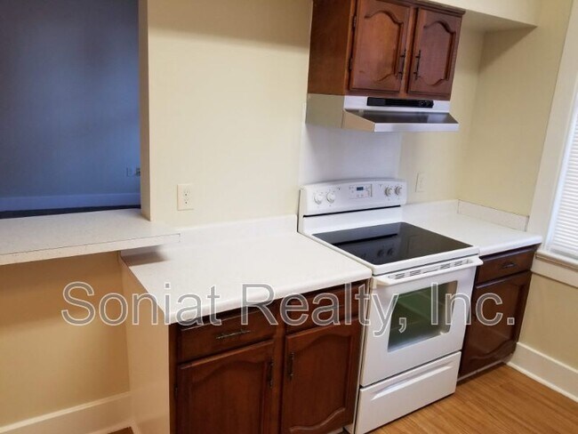 Building Photo - 110 S Pierce St