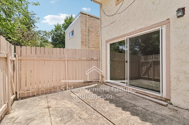 Building Photo - 408 Ira Ave