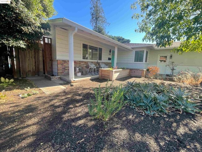 Building Photo - 1248 Hale Dr