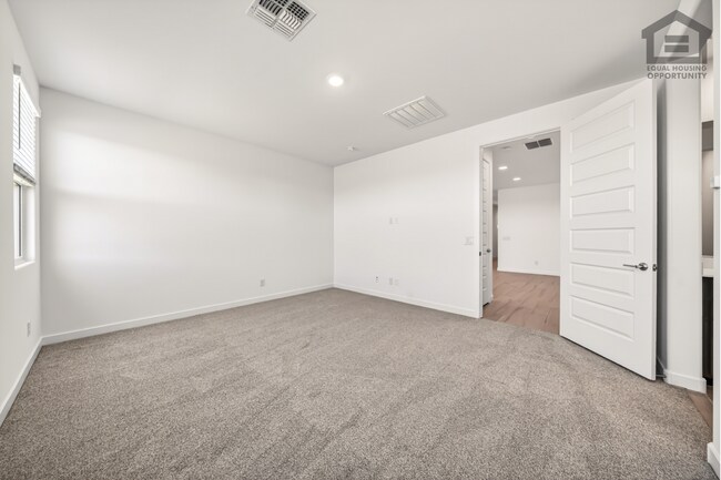 Building Photo - 4Bed/3Bath House at Thomas Rd/99th Ave! Ready for Immediate Move-In! -- Mother-In-Law Suite W/Pri...