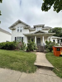 Building Photo - Nice 3 Bed 1 Bath available for June 1st