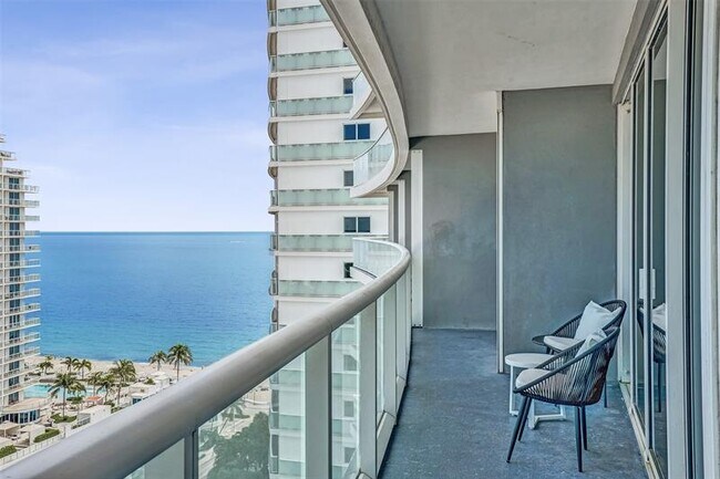 Building Photo - 3101 Bayshore Dr