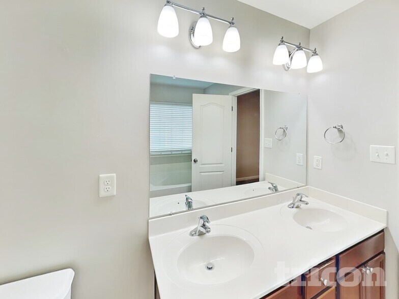 Building Photo - 1028 Mountain Laurel Ct