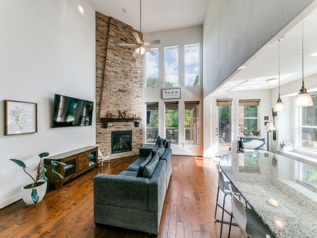 Building Photo - This home is a must see!!