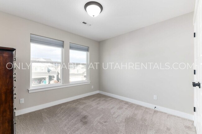 Building Photo - 3935 W 1700 N