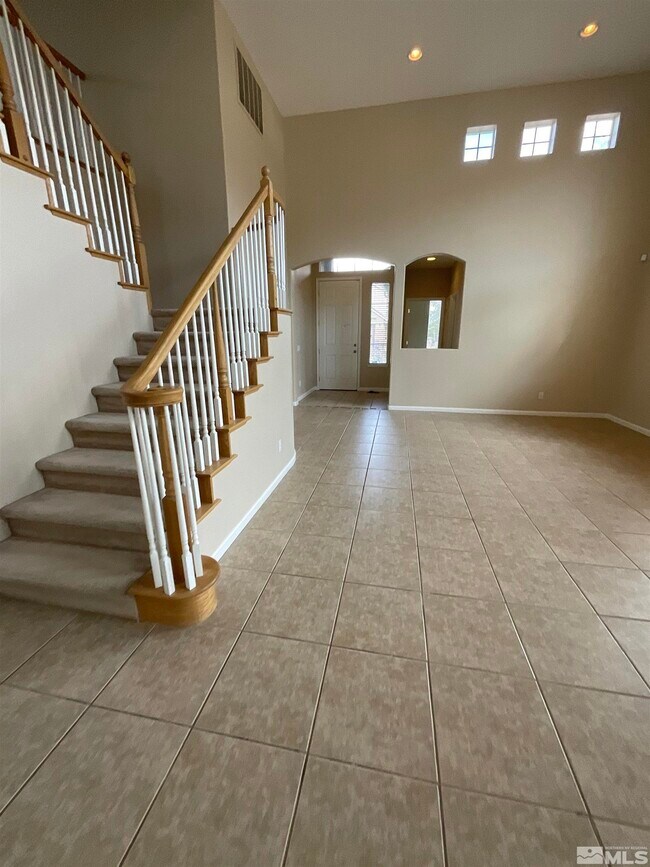 Building Photo - 2847 Falcon Ridge Dr