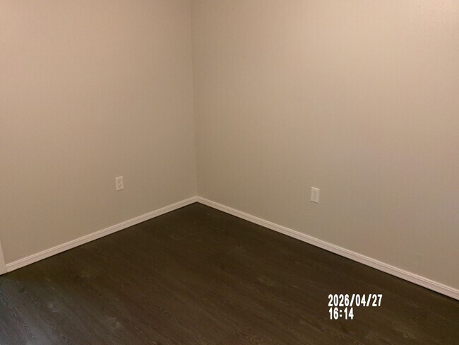 Building Photo - 106 N Elk Dr