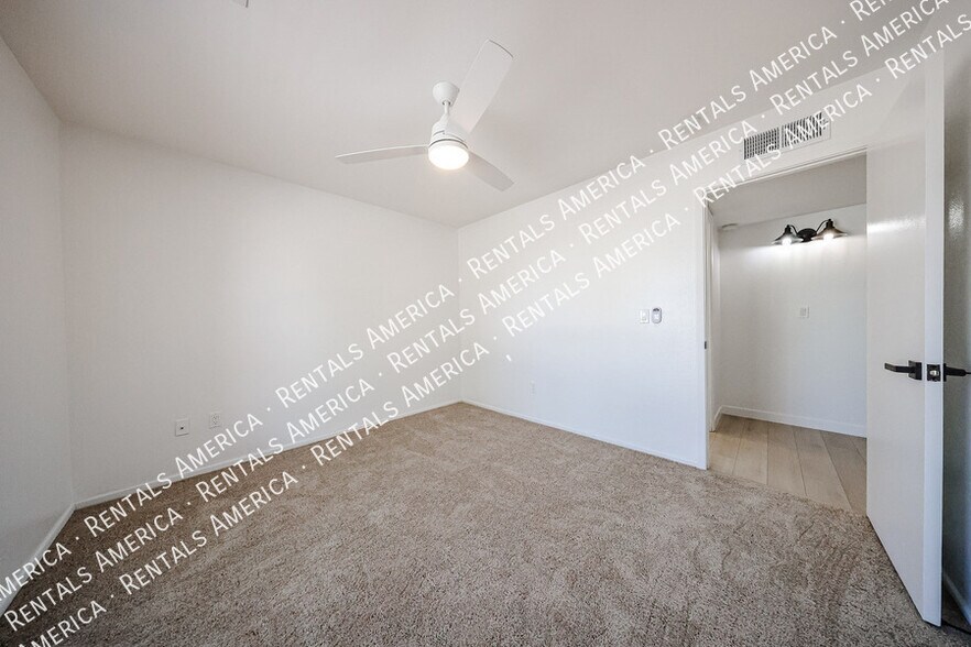 Building Photo - 2931 W Villa Maria Dr