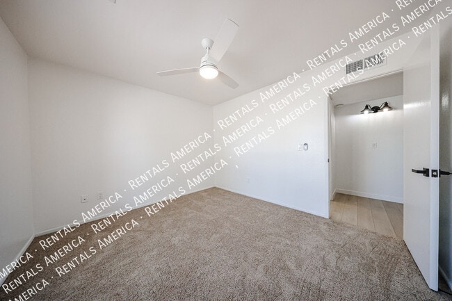 Building Photo - 2931 W Villa Maria Dr