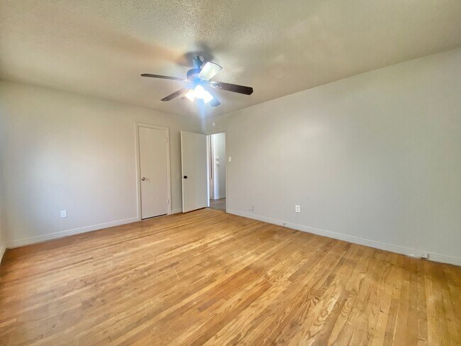 Building Photo - 2 bed 1 bath now available in Heart of Lubbock