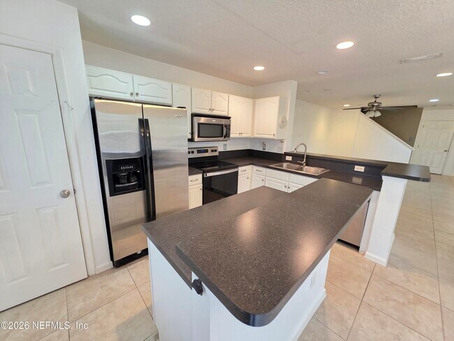 Building Photo - 104 Crete Ct