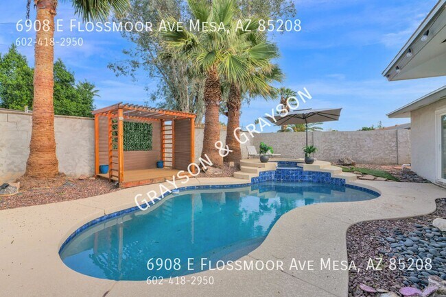 Building Photo - Stunning Two-Bedroom Home Ready for Immediate Move-In!