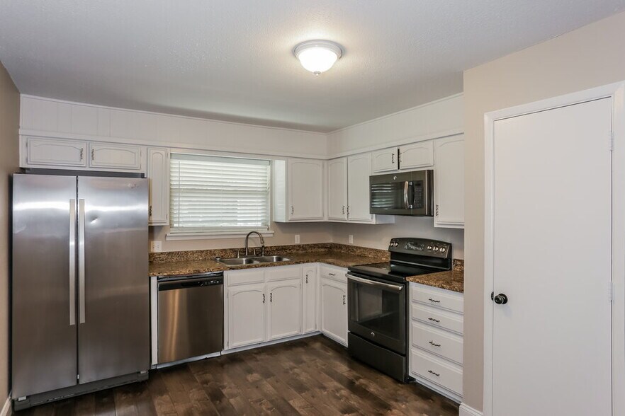 Building Photo - 808 Judith St