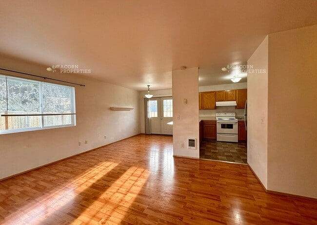 Building Photo - 402 Meadow Ct NW