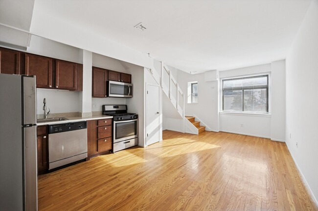 Building Photo - 319 S 10th St