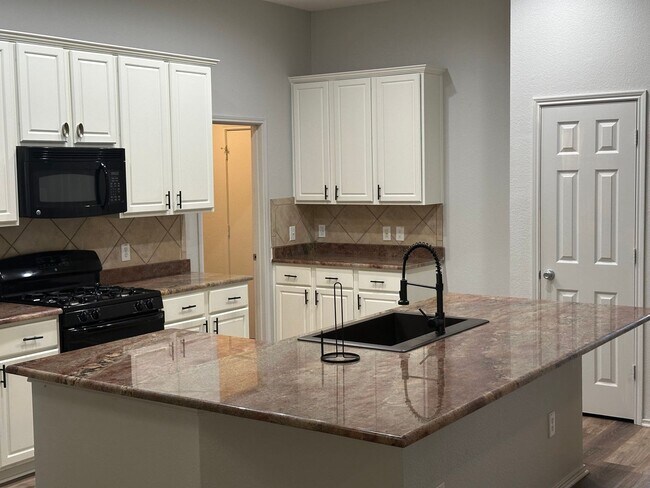 Building Photo - 5212 Blackwood Dr
